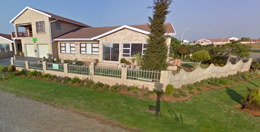 5 Bedroom Property for Sale in Wavecrest Eastern Cape
